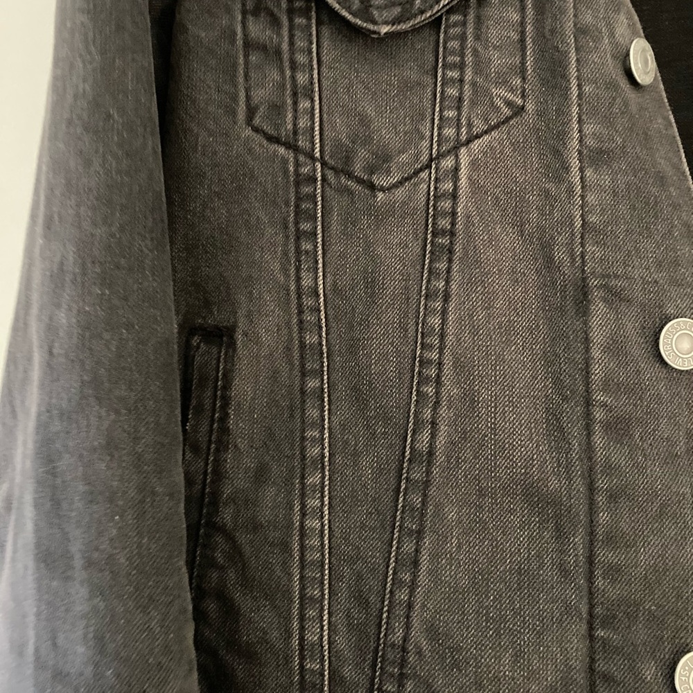 Black Levi’s Denim Jacket - Picture 7 of 8
